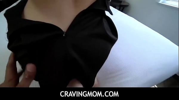 Mama Minta Digoyang – Ibu Tiri Montok Seksi Dani Jensen Merayu Anak Tiri Buat Ngewe Panas Terlarang
