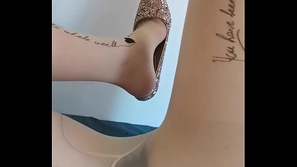 Kaus Kaki Sutra Bikin Meleleh, Godaan Nakal Yang Bikin Nafsu Menggebu-gebu.