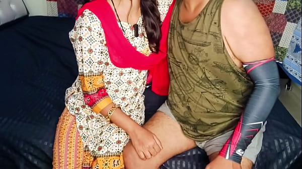 Mami Ko Paise Kamane Ka Asan Tarika Batane Ke Bad Uske Bhanje Ne Uski Chut Mai Lund Daal Kar Zor Zor Se Choda