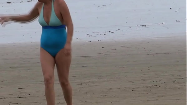 Menggunduli Bulu Kemaluanku Di Pantai, Aku Memamerkan Diri Dan Sebelum Bercinta Dengan Kakak Ipar, Aku Merangsang Diri Sendiri