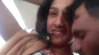 Gadis Desa Desahan Nafsu, Ciuman Liar Dan Puting Digigit Di Dalam Mobil Gelap.