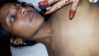 Mehandi Khol Ke Gaand Mar Rahi Hai Randi India Ki Chut Ka Maza