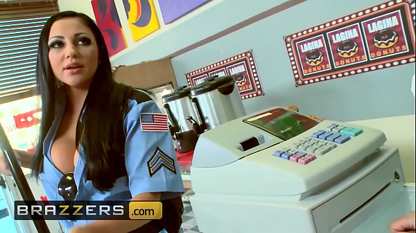Dua Cewek Montok Berseragam Siap Digoyang Sama Johnny Sins – Audrey Bitoni & Honey White – Boston Cream – Brazzers
