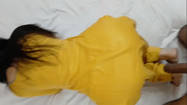 Bokep Tante India Montok Goyang Sange Sambil Doggy Style Ngencingin.