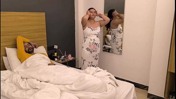 Desi Cewek Puja Sayang Mandi Pagi, Basah Kuyup, Goyang-goyang Seksi Bikin Ngilu