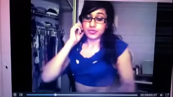 Cewek India Genit Goyang-goyang Sambil Bikin Horny, Crotnya Bikin Ngiler.