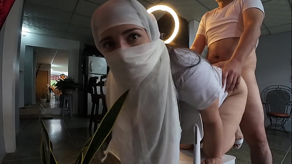 Cewek Hijab Religius Meraung Keras Pas Kontolnya Masuk Dalem Sampai Penuh, Akhirnya Mancingin Air Mani Di Lubang Belakang