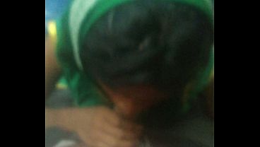 Desi Mami Pengemis Di Kereta Lokal, Sange Minta Dientot Sampai Muncrat