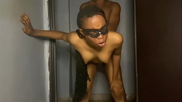 Cewek Tiri Horny Rela Ngapain Aja Biar Dapetin Kontol Kakak Tirinya.