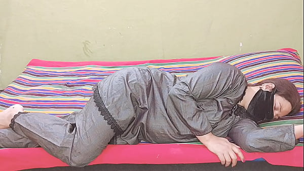Bokep Pakistan, Bhabhi Montok Digeboy Keras Kencang Gaya Doggy, Suara Desah Desi Hindi Bikin Makin Panas.