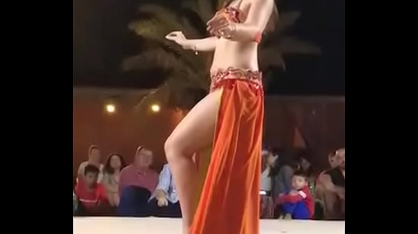 Gerakan Desi Yang Bikin Meleleh, Goyangannya Bikin Pengen Ngerasain Lebih Dalam.