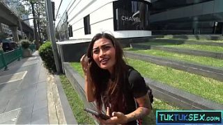 Ngewe Seru Sama Farang, Thai Milf Montok Mungil Bikin Crot Terus.