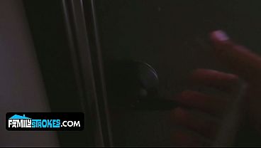 Montok Mulus, Mbak Tiri Layla London Biarkan Adik Tiri Ngebut Nemenin Lubang Sempitnya