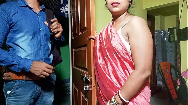 ब्रा बेचने वाले ने भाभी को फंसाकर जमकर चोदा, भारतीय पोर्न साफ हिंदी आवाज में