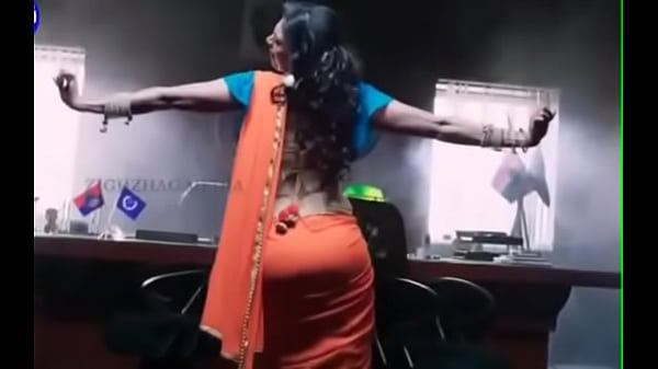 Pantat Desi Yang Dibungkus Saree, Siap Digoyang Dan Digigit