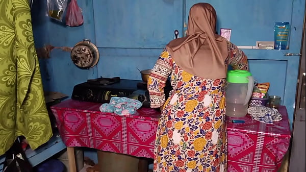 Ngentotin Istri Temen Gue Yang Lagi Masak, Sambil Meja Dapur Digoyang, Bikin Dia Makin Basah