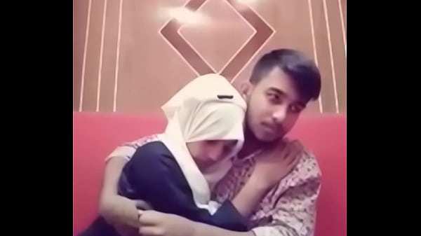 Desi Cewek Dan Cowok Lagi Ciuman Basah Di Hotel, Bibir Saling Menggigit, Nafas Tersengal-sengal, Siap Mainin Ranjang.