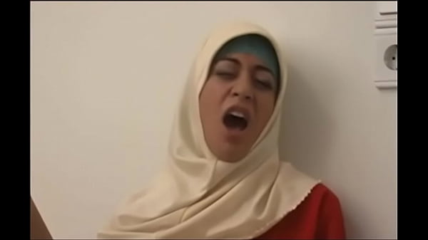 Ngentot Lo Liat Cewek Hijab Arab Muslim Sange Berat, Pengen Robek Jilbabnya Sambil Ngerem Paksa.