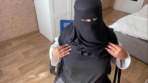 Istri Arab Baca Cerita Seks Erotis, Bikin Makin Basah Dan Ngiler.