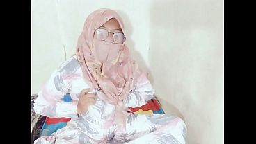 Tante Seksi Indonesia Lagi Viral Colmek Pakai Botol, Bikin Makin Basah Dan Nafsu.