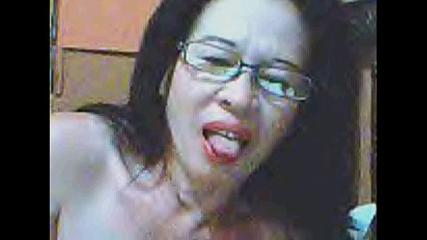 Cewek Filipina Colmek Depan Webcam, Sambil Ngeliatin Kamera Dengan Mata Nakal.