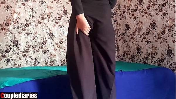 Istri Hijab Arab Lagi Horny Parah, Dia Nelpon Selingkuhan Biar Digenjot Gila-gilaan