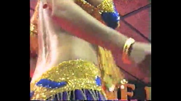Gadis India Goyang-goyang Di Panggung, Bikin Liur Meleleh Dan Selangkangan Panas.