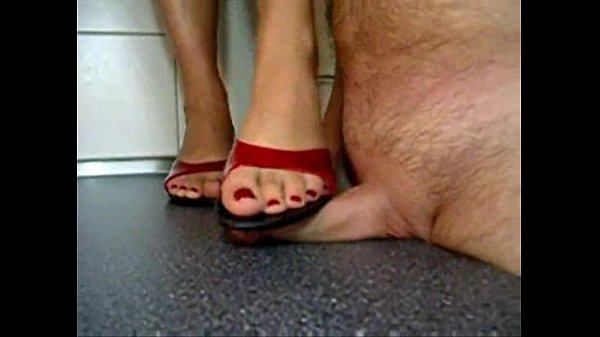 Bini Orang India Seksi Injak-injak Kontol Si Adik Ipar Sampai Muncrat