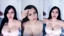 Alondra Toge Montok Cuma Pake Beha, Dada Nyesek Pengen Dipegang Liar