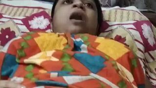 Bengali Boudi Pake Gown Sambil Colmek, Crot Di Lantai