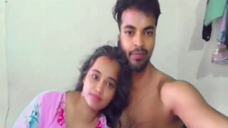Cewek Kuliah Digebukin Temennya Live Di Webcam, Kontolnya Ngegenjot Memek Basah Sampe Crot