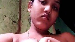 Desi Cewek Lagi Ngerekam Selfie Telanjang, Siapin Tisu Dulu Biar Nggak Banjir.