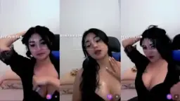 Host Cantik Pamer Tubuh Seksi Bikin Ngiler, Mulus Banget Bikin Pengen Gigit