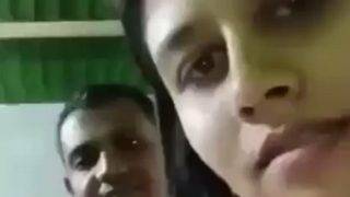 Malam Pertama Pasangan India, Penuh Desahan Basah Dan Gerakan Liar Di Ranjang.