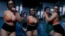 Miya Main Basah-basahan Sama Bestie Di Kolam, Tangan Saling Meraba, Bikin Makin Panas!