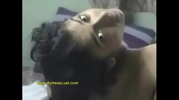 Cewek India Seksi Lagi Ngewe Di Kamar Hotel Bareng Pacar, Sampe Muncrat Basah.