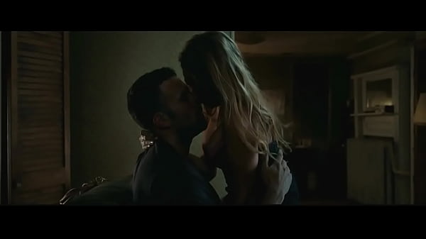 Blake Lively Di The Town (2011) Bikin Meleleh, Gerakan Tubuhnya Bikin Nafas Tersengal, Setiap Detik Bikin Pengen Ngerasain Lebih Dalam.