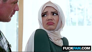 Pas Lagi Bengkel, Si Hijab Manis Ini Malah Ngebor Pipa Tukang Kabel, Pertama Kali Ngerasain Kontol Gede Naudi Nala Ama Jason Sarcinelli Sampe Muncrat.