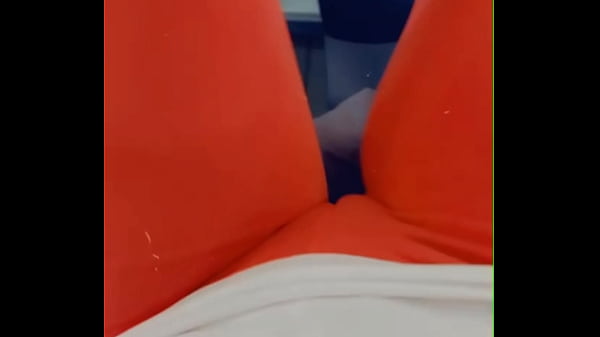 Ngemong Langsung Dari Gym, Celana Ngepres Di Selangkangan Bikin Basah Lihat Kontol Kencang.