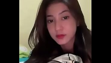 Cewek Indonesia Live Ig, Goyang-goyang Hot Bikin Crot, Nunggingin Kamera Sambil Jilat Bibir Basah, Siap-siap Handal Loe Tegang!