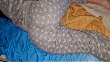 Ketemu Cewek Kakakku Lagi Rebahan Di Ranjangku, Gue Bangunin Dia Dengan Ngewe Panas, Sampe Memeknya Penuh Air Mani Kental Tanpa Pengaman.