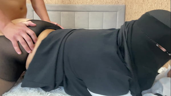 Arab Milf Duduk Di Kontolku, Aku Crot Di Memek Sempitnya Yang Basah Kuyup