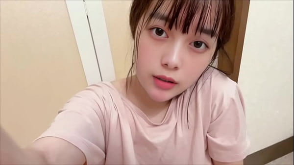Mama Lagi Tidur, Pas Mau Mandi Badan Bau Aja, Langsung Colmekin Memek Basah Sambil Ngelocokin Diri Sendiri.