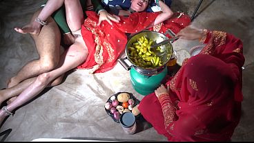Ibu Tiri India Desi, Ngentot Di Dapur Sambil Omongan Kotor Bahasa Hindi, Bikin Basah.