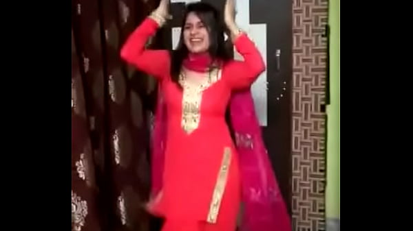 Desi Cewek Lagi Latihan Mujra, Goyangannya Bikin Keringet Bercucuran, Siap Bikin Lo Tegang.