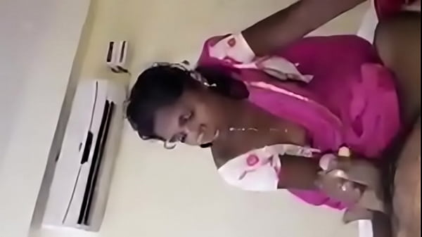 Desi Aunty Lagi Ngocok Mulut, Crot Di Muka.