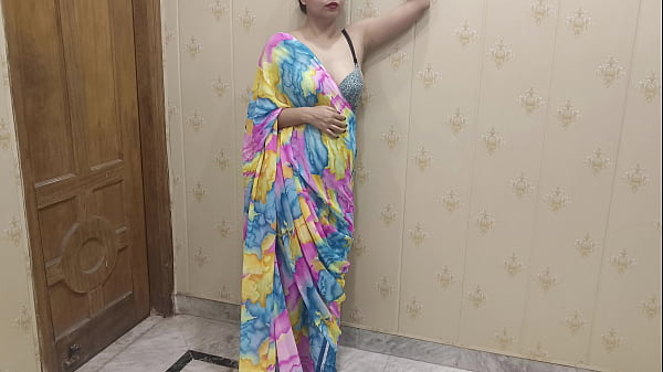 Saat Dia Menyentuhnya, Dia Langsung Panas Dan Dengan Suara Hindi Yang Jelas, Ngeces Minta Kontol Besarnya Dimasukin Ke Memeknya.