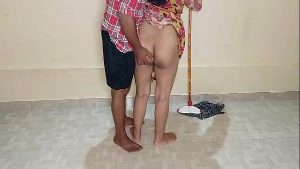 Kamar Lagi Dipel Mbok Asisten Rumah Tangga, Kusuruh Nge*ep Kontol Sambil Digenjot, Suara Hindi Jelas Bikin Makin Panas.