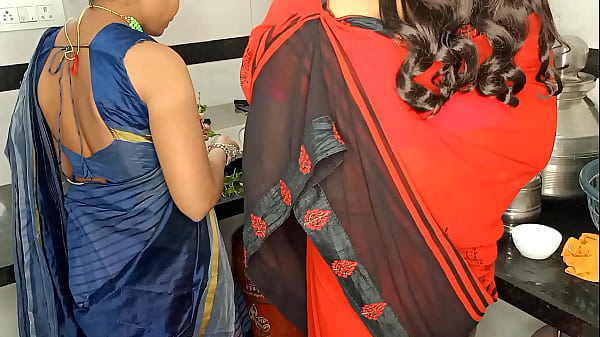 Komal Dan Ibu Mertuanya Lagi Asyik Ngocok Di Dapur, Basah Kuyup Keringat, Saling Menggoda Dengan Gerakan Nakal.