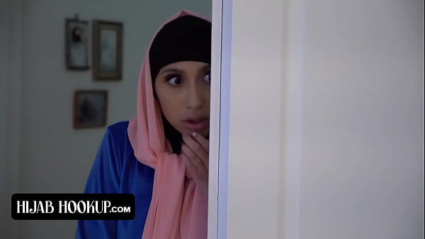 Ingin Tahu Betapa Sempitnya Memek Gadis Muslim Cantik Berhijab Ini Saat Dihajar Habis-habisan Oleh Instruktur Terselera